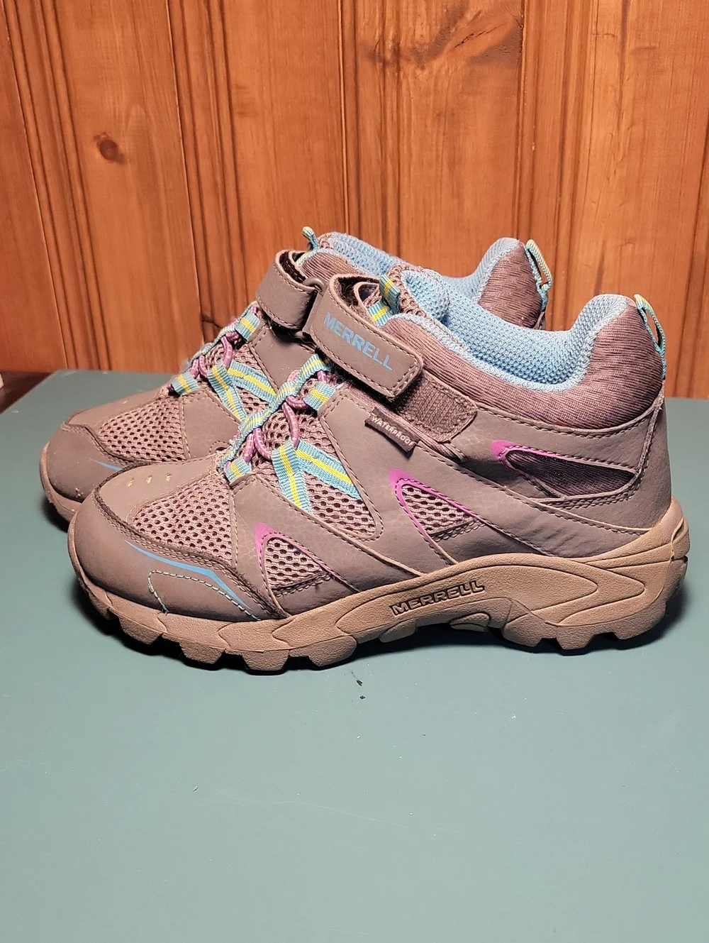 Merrell Kids Gray Trail Sneakers with Multicolor Accents Size 1